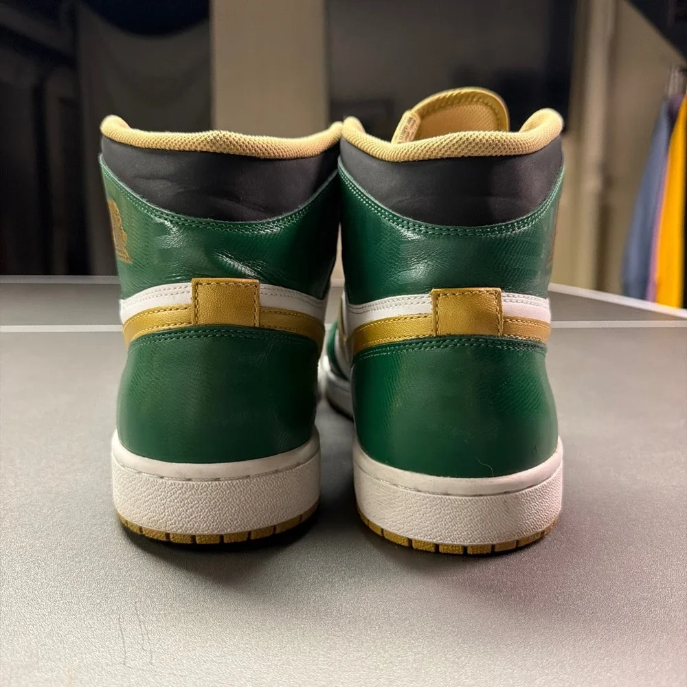 Nike Air Jordan 1 Retro High OG Celtics Sneakers 555088-315 Sz 12.5